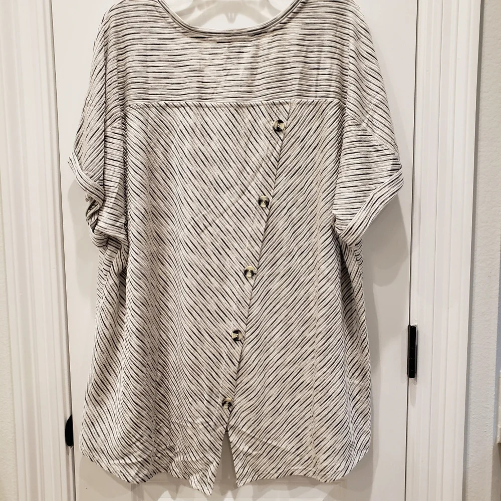 Button Back Space Dye V-neck Top CJ Banks Plus Size 3X - Picture 4 of 10